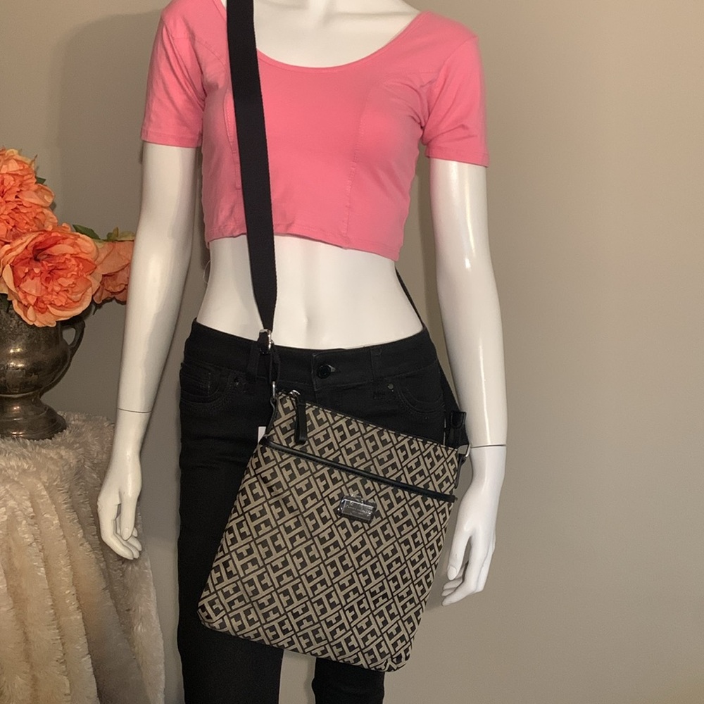 Classic Tommy Hilfiger convertible crossbody black & taupe bag NWT